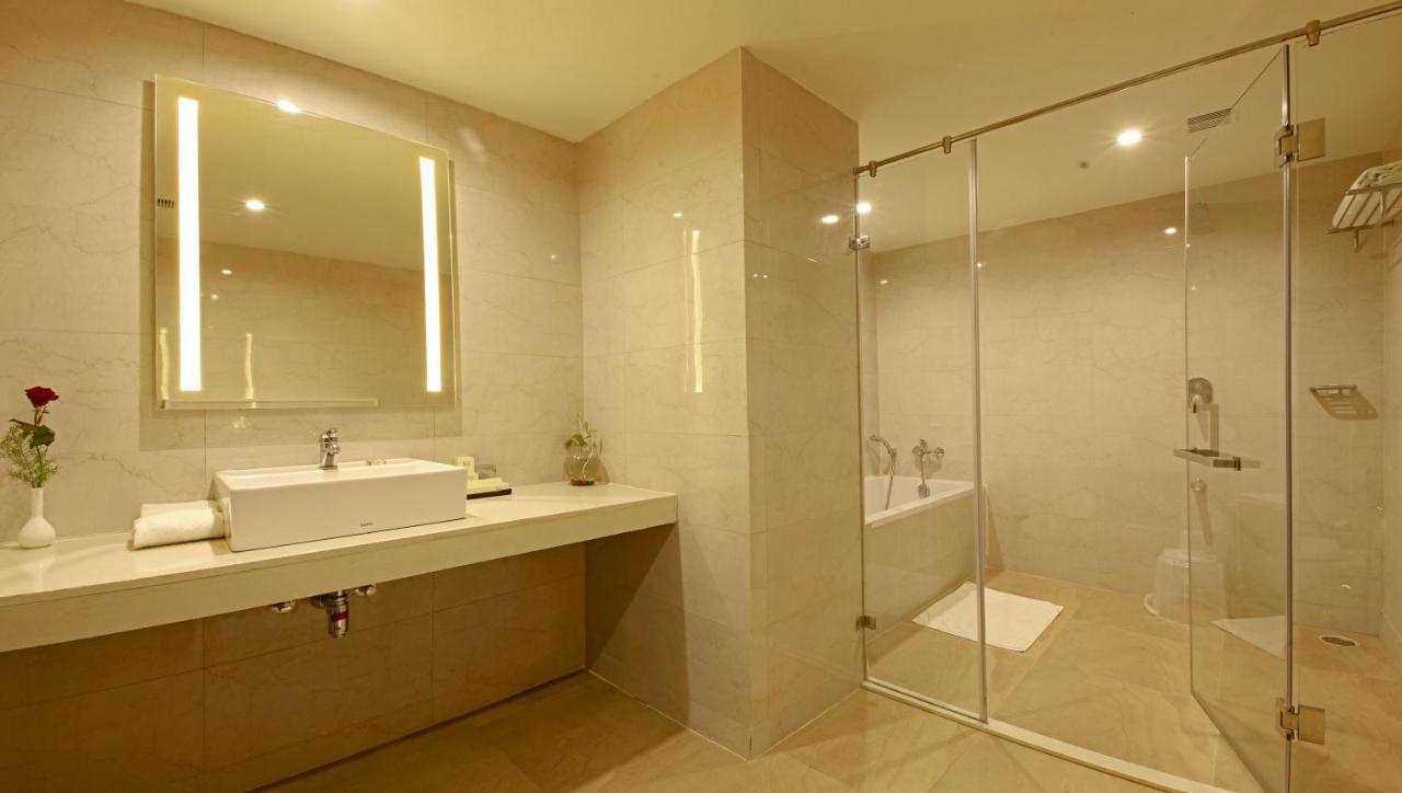 Goutham Grand Hotel Tenali Esterno foto