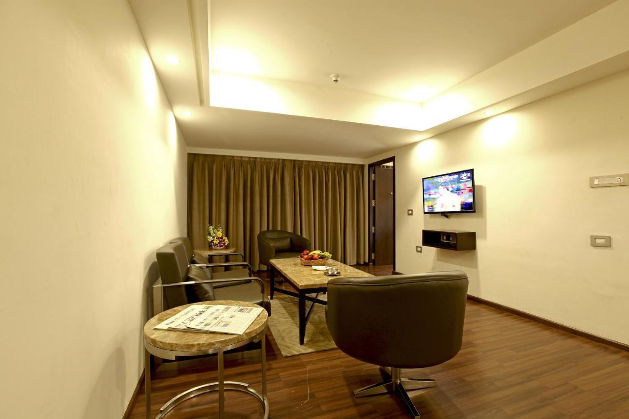 Goutham Grand Hotel Tenali Esterno foto
