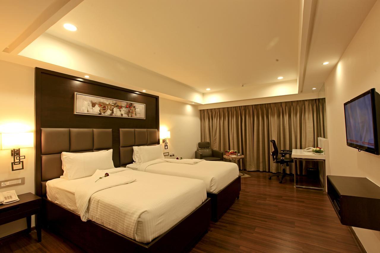 Goutham Grand Hotel Tenali Esterno foto