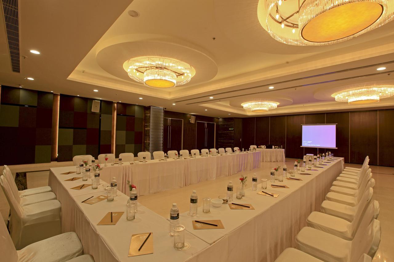 Goutham Grand Hotel Tenali Esterno foto