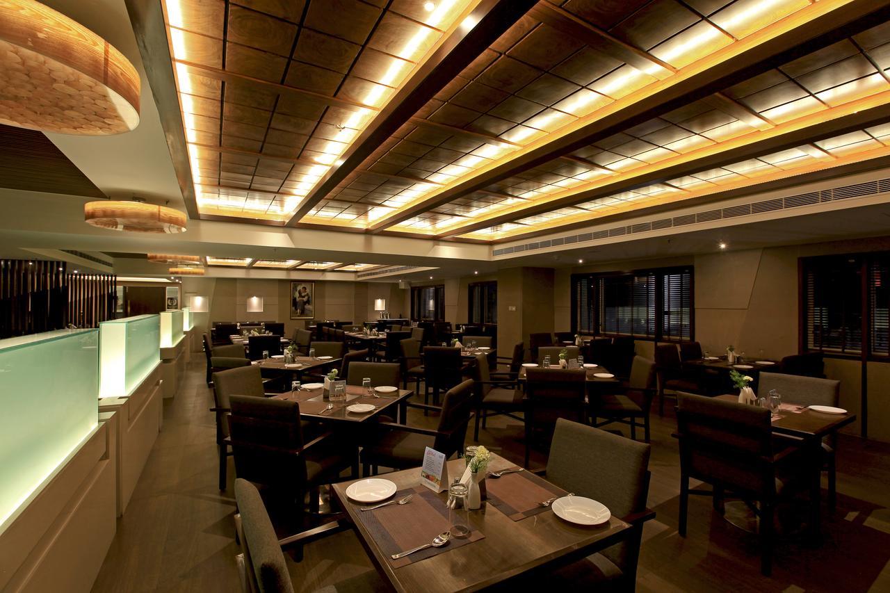 Goutham Grand Hotel Tenali Esterno foto