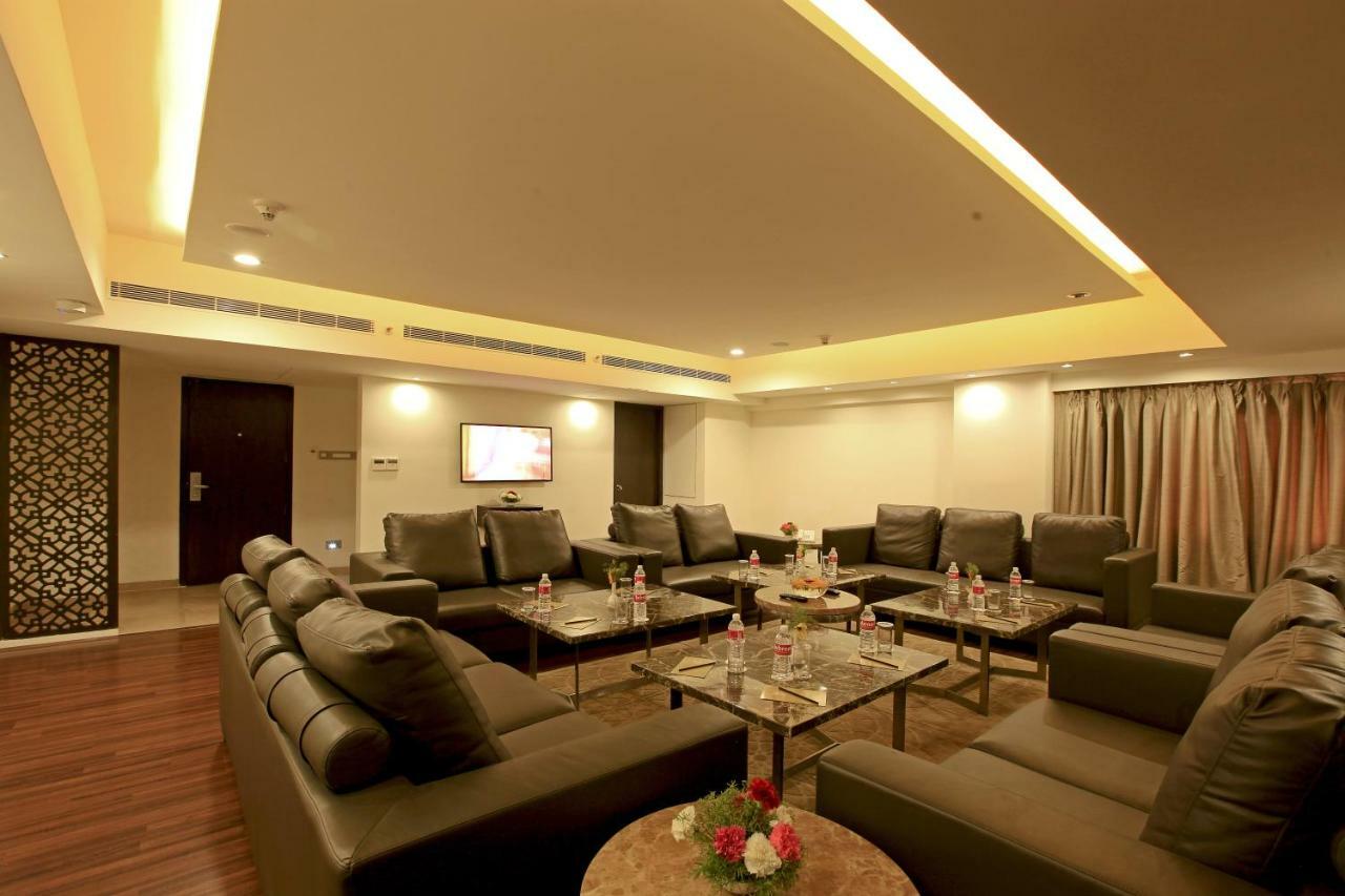 Goutham Grand Hotel Tenali Esterno foto