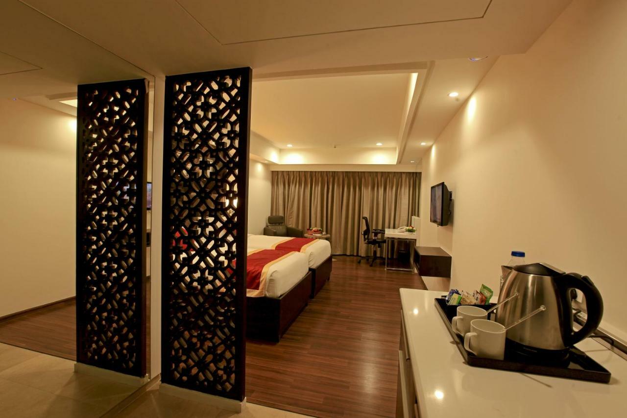 Goutham Grand Hotel Tenali Esterno foto